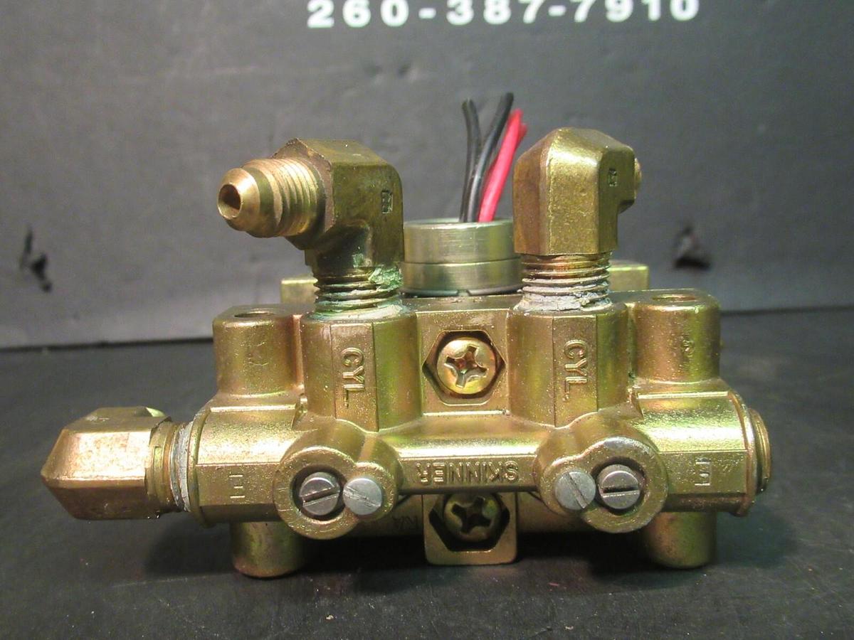 Used SKINNER ELECTRIC 4-WAY SOLENOID VALVE V955BX15 60 VOLT 20 WATT 225 PSI