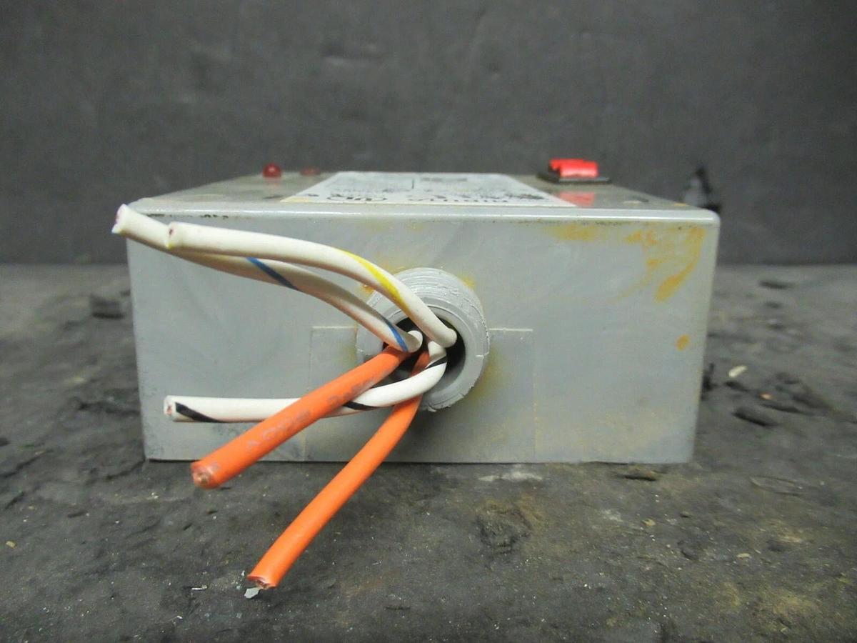 Used FUNCTIONAL DEVICES RIBU1S ENCLOSED PILOT RELAY 10 - 30 VDC / 120 VAC