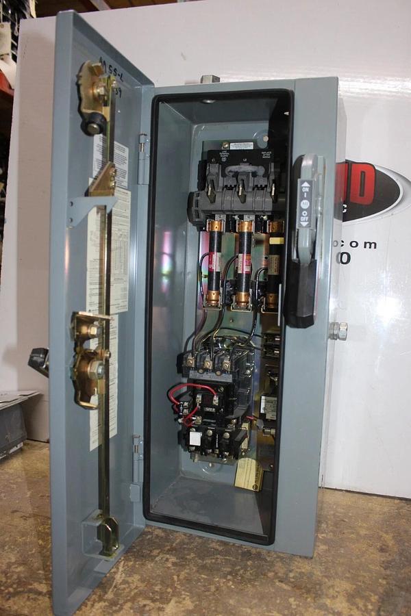 Used ALLEN BRADLEY COMBINATION STARTER 512-AJB-6P-24R TYPE 12 NEMA 0 600V 5 HP