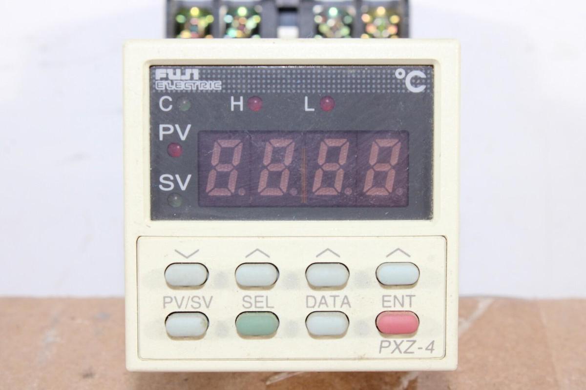 Used FUJI ELECTRIC TEMPERATURE CONTROLLER PXZ4TBY2-0B000 24 VAC 15 VA