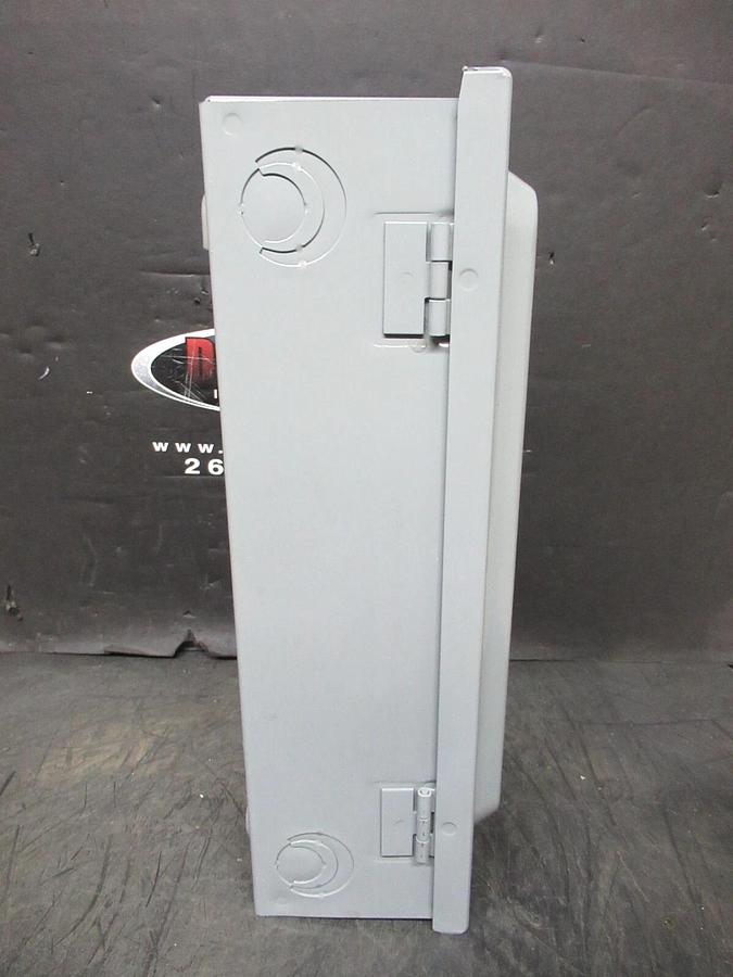 Used SQUARE D SAFETY SWITCH HU361 30 AMP 600 VAC 30 HP 3-POLE TYPE 1 ENCLOSURE