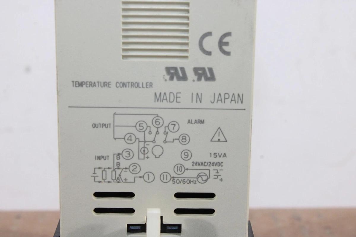 Used FUJI ELECTRIC TEMPERATURE CONTROLLER PXZ4PBY2-1B000 24 VAC 15 VA