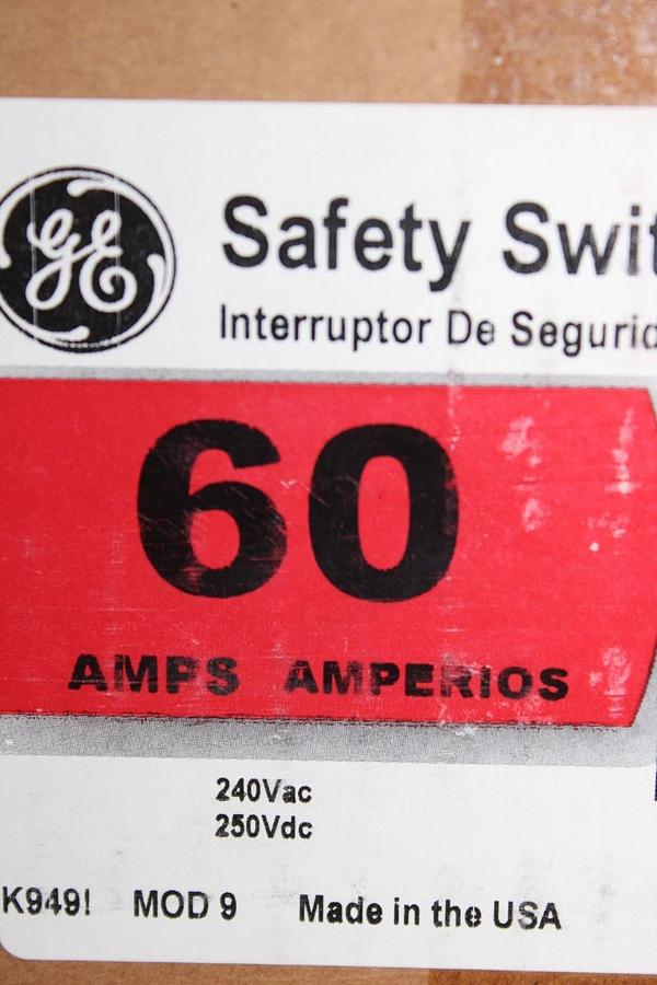 NIB GENERAL ELECTRIC GENERAL DUTY SAFETY SWITCH TG4322 60 AMP 240 VAC 3-POLE