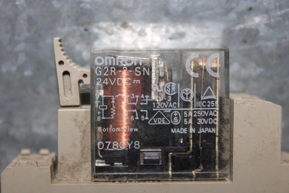 NEW SURPLUS OMRON POWER RELAY MKS2PI 250 VAC 10 AMP SINGLE PHASE W/ BASE