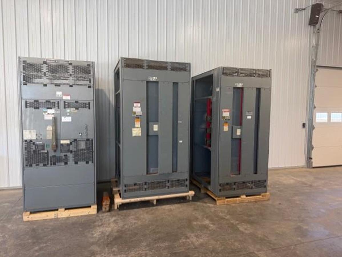 Used SQUARE D 4000 AMP SWITCH GEAR MAIN & 2 SECTIONS OF DISTRIBUTION 480 VOLT BP03640