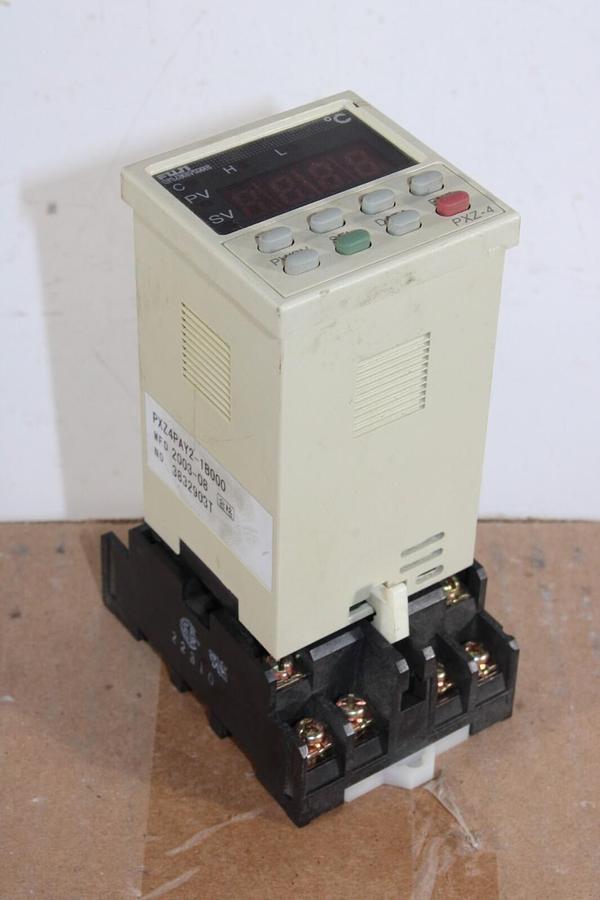 Used FUJI ELECTRIC TEMPERATURE CONTROLLER PXZ4PAY2-1B000 24 VAC 15 VA