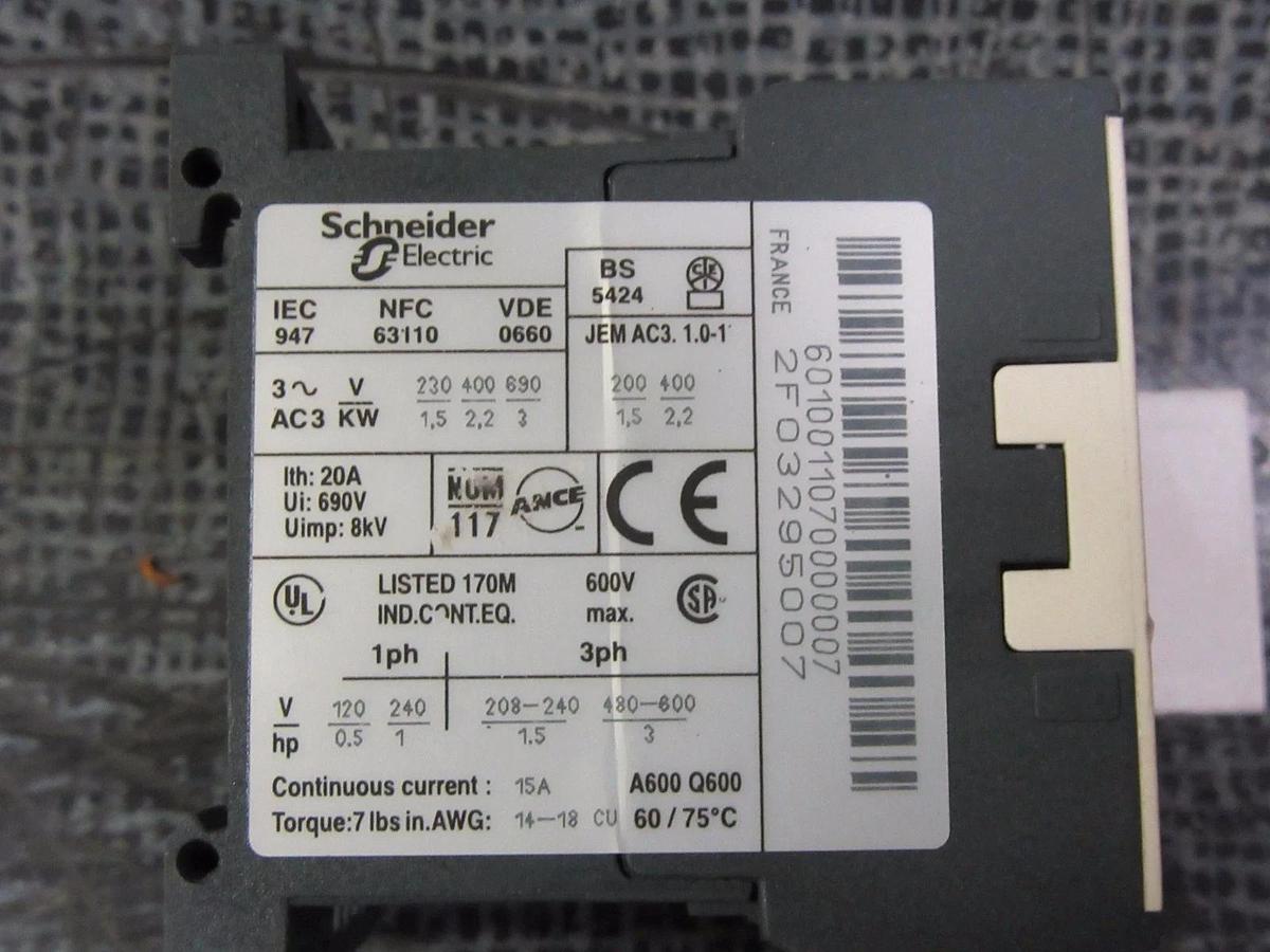 Used SQUARE D TELEMECANIQUE CONTACTOR 15 AMP 600V 110V COIL & LA4KE1FC # LC1K0601F7