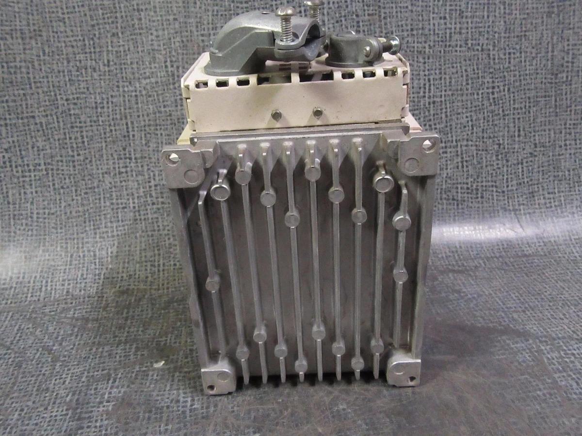 Used OMRON SYSDRIVE INVERTOR 3G3MV-C4002 380-460 VOLT / 0-460 VOLT 0-400HZ