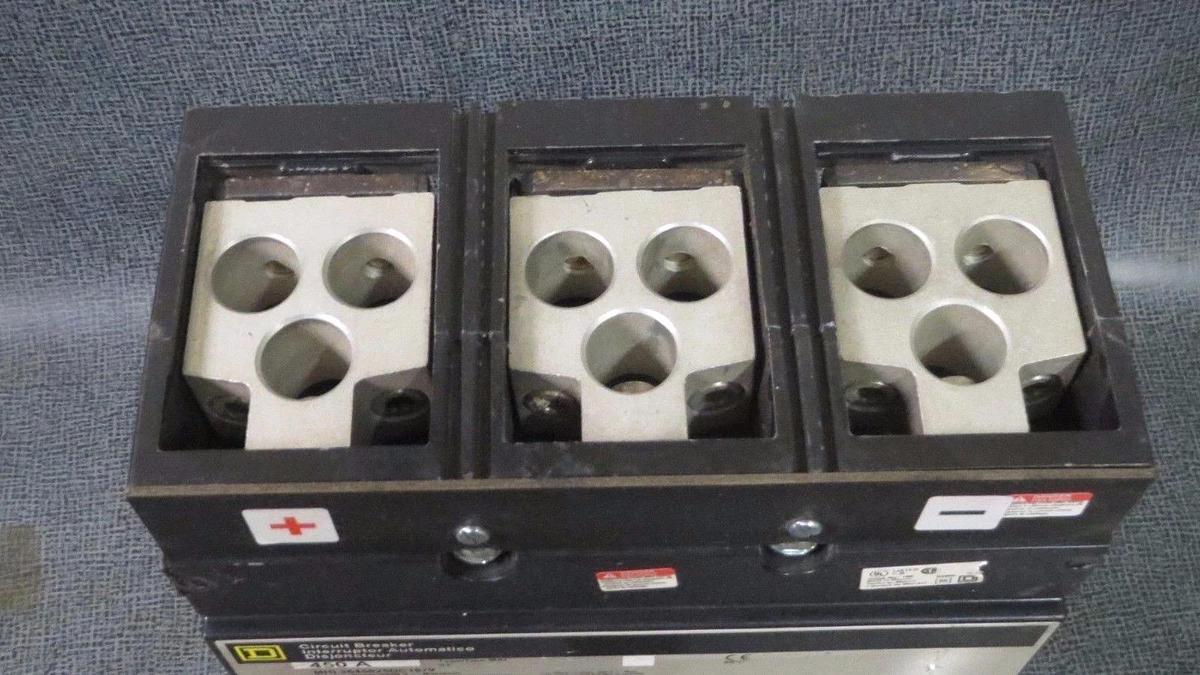 Used SQUARE D CIRCUIT BREAKER 450 AMP 600 V WITH UNDERVOLTAGE TRIP # MHL3645025DC1679