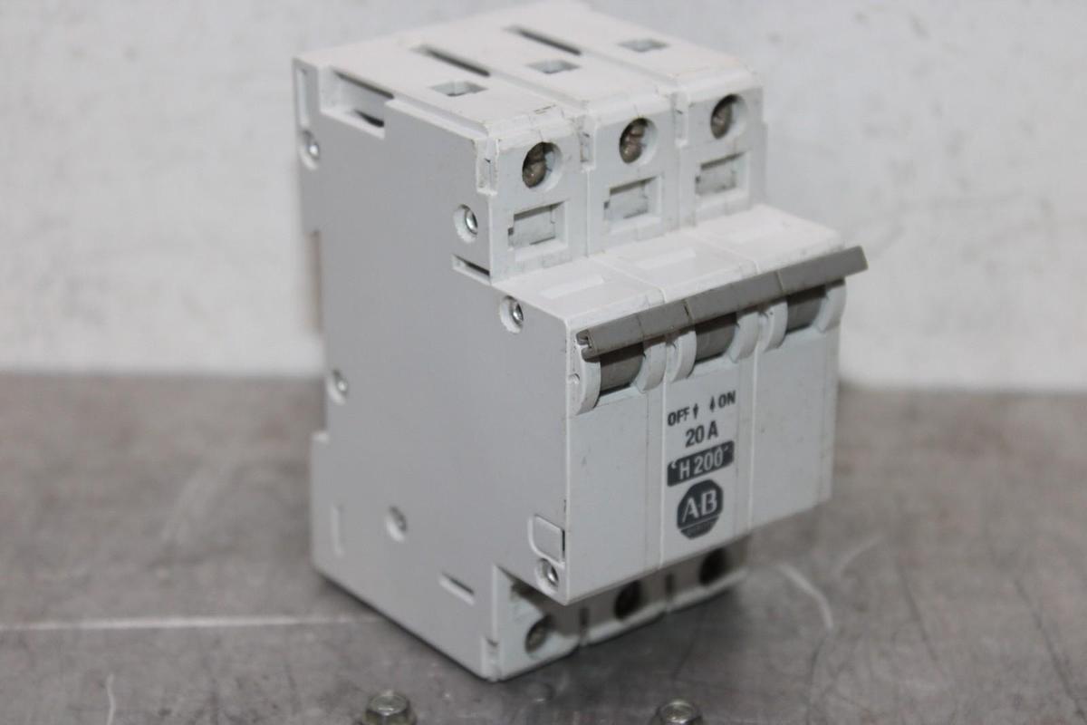 Used ALLEN BRADLEY CIRCUIT BREAKER 1492-CB3 480/277 VAC 20 AMP 3-POLE