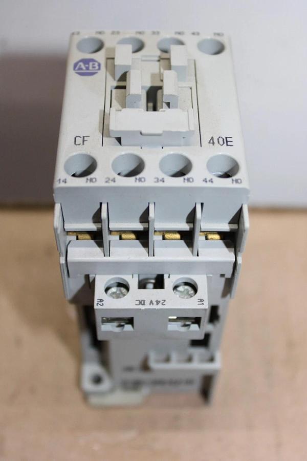 Used ALLEN BRADLEY CONTACTOR 700-CF400Z* 25 AMP 600 VOLT 3-POLE 3-PHASE SER. A
