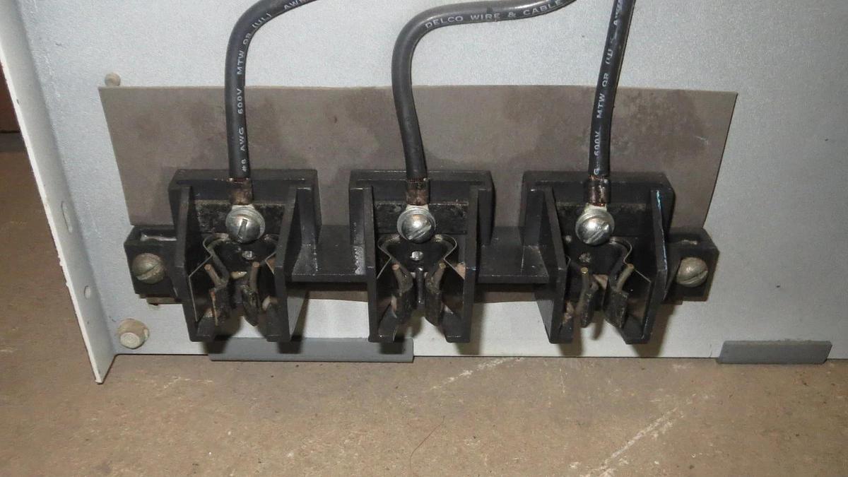 Used CUTLER HAMMER 17" FUSIBLE FEEDER D/C BUCKET 480 VAC 80 AMP