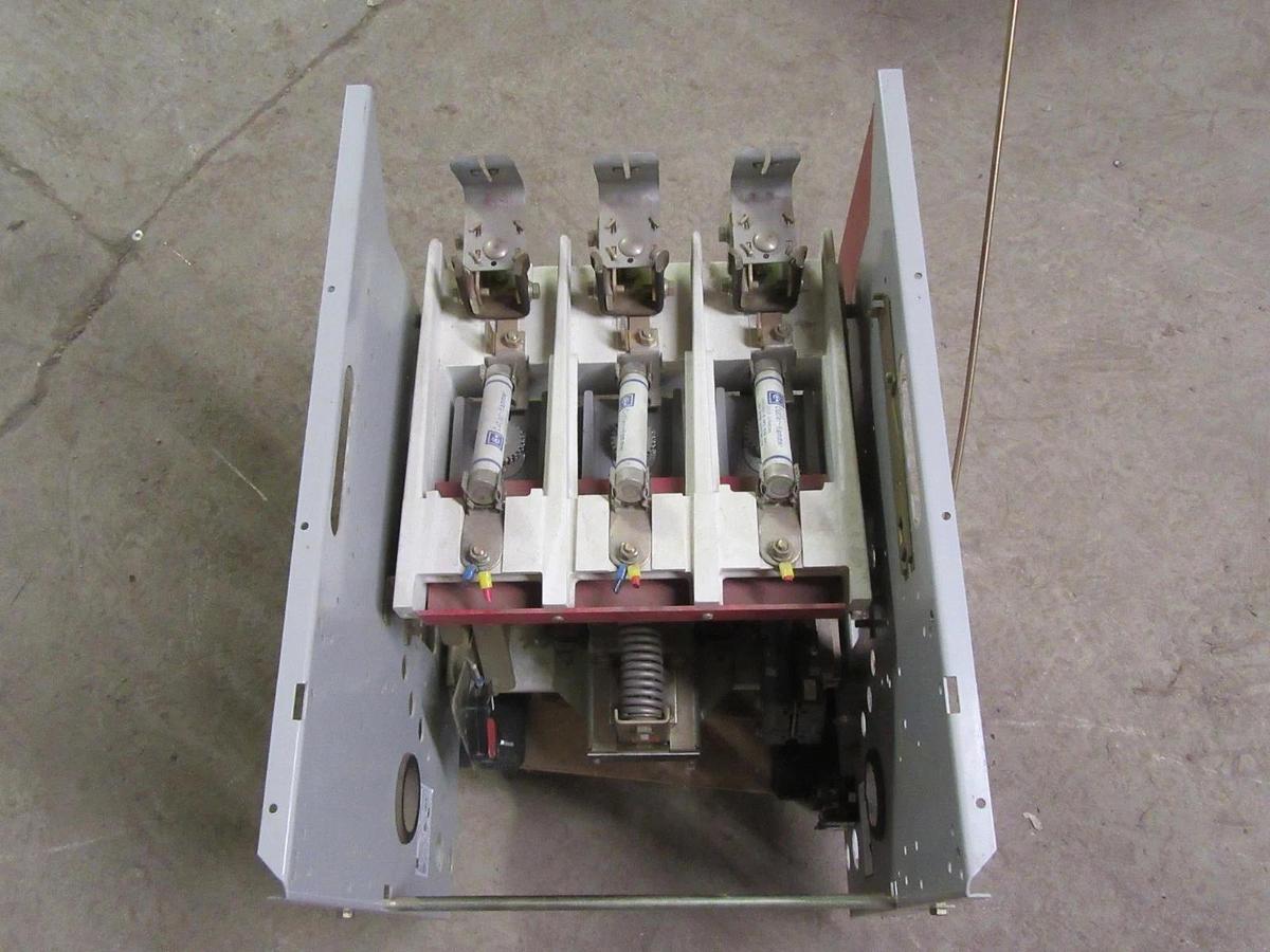 Used CUTLER-HAMMER AMPGARD MEDIUM VOLTAGE CONTACTOR SJS25VW430 2400V 360A COIL: 120V