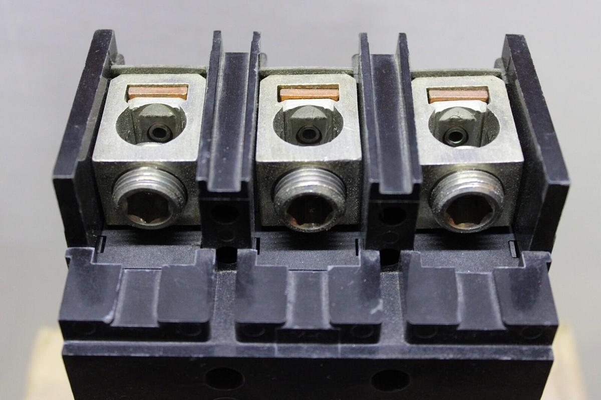 Used SQUARE D CIRCUIT BREAKER Q2L3150H 3-POLE 240 VAC 150 AMP **WARRANTY**