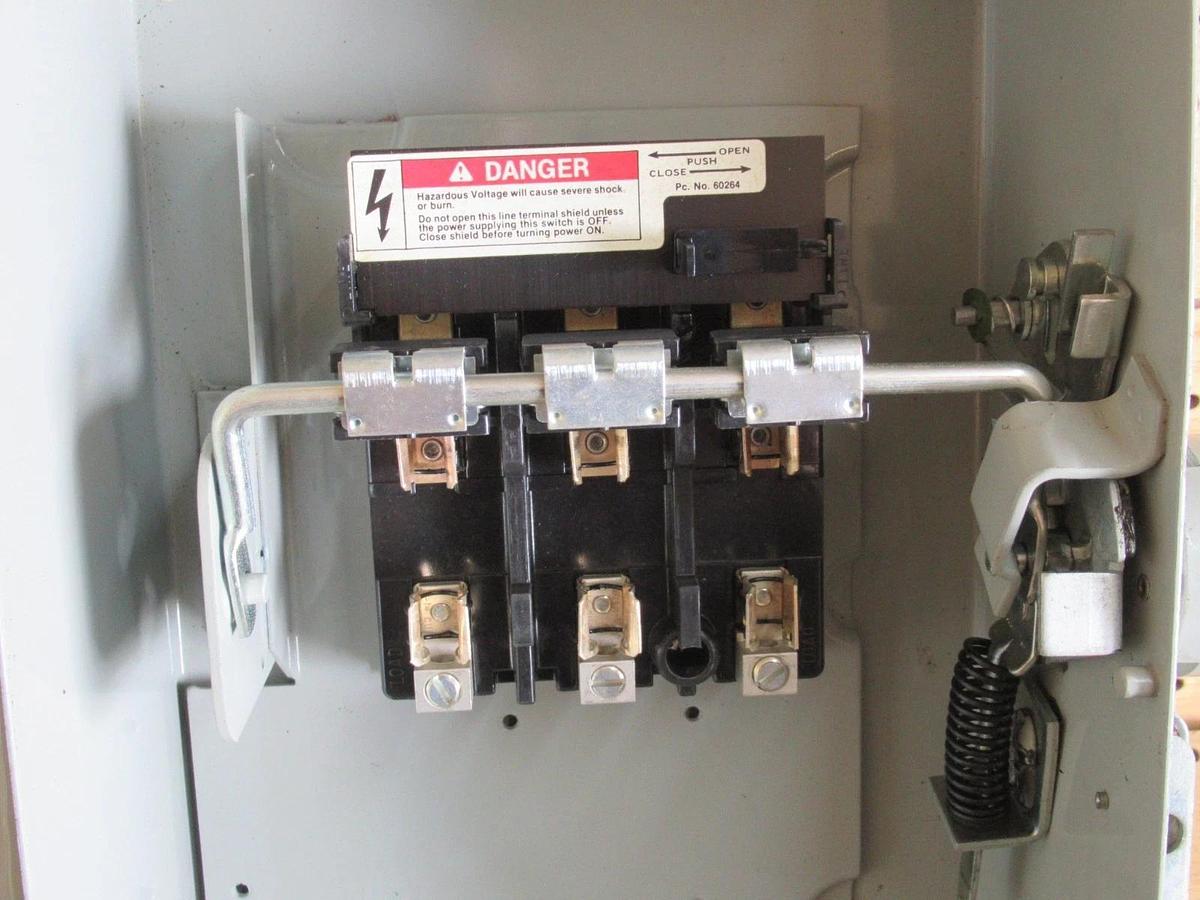 Used ITE DISCONNECT SAFETY SWITCH F321H 240VAC 7.5HP 30A TYPE 12 **WARRANTY**