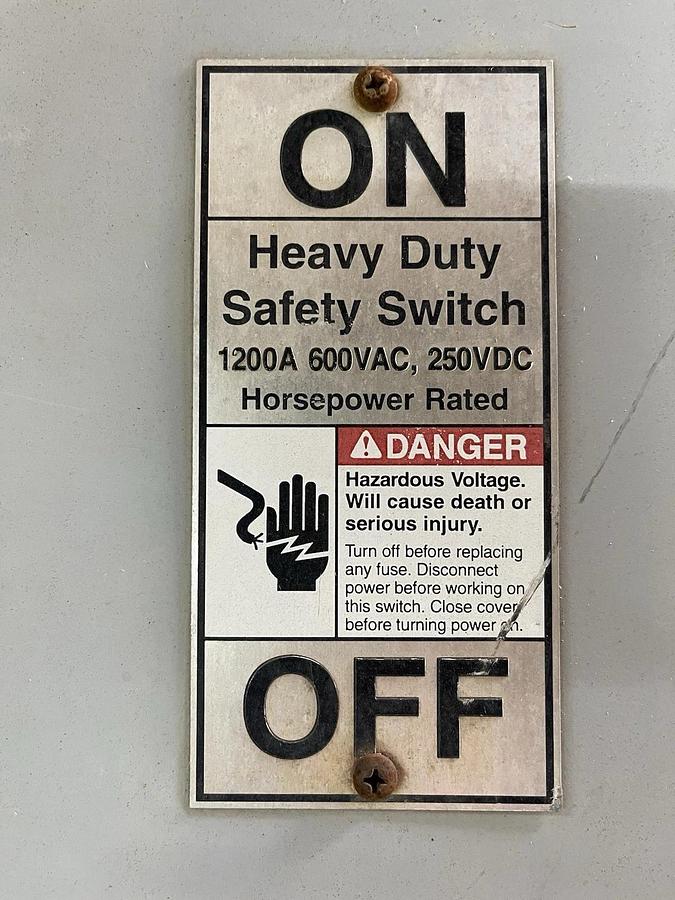 Used SIEMENS FUSIBLE HEAVY DUTY DISCONNECT HF368R 1200 AMP 600 VOLT 3-PHASE NEMA 3R