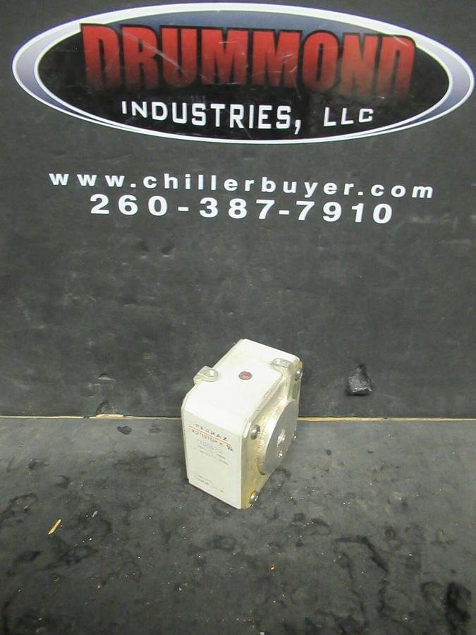 Used FERRAZ SHAWMUT 6,6URD33TTF0700 PROTISTOR FUSE Y300079 660 VAC 700 AMP WARRANTY