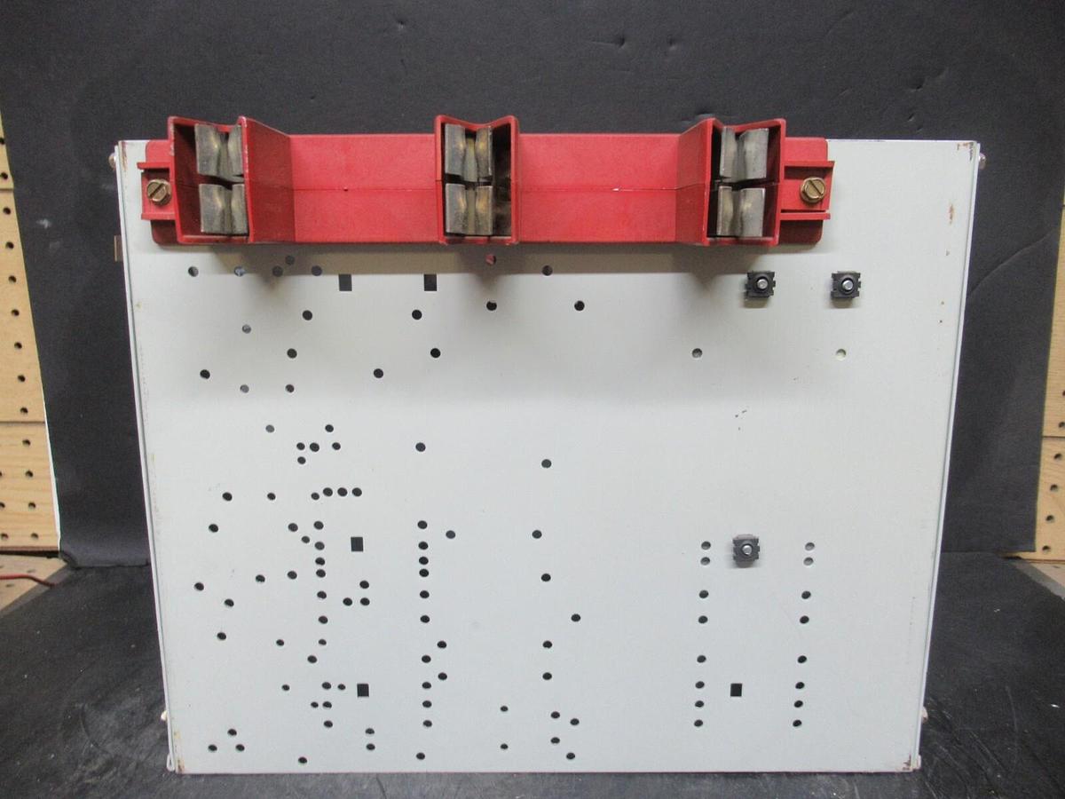 Used CUTLER HAMMER MOTOR CONTROL BUCKET FEEDER MODEL: 2100 12" W/ HFD3040L BREAKER