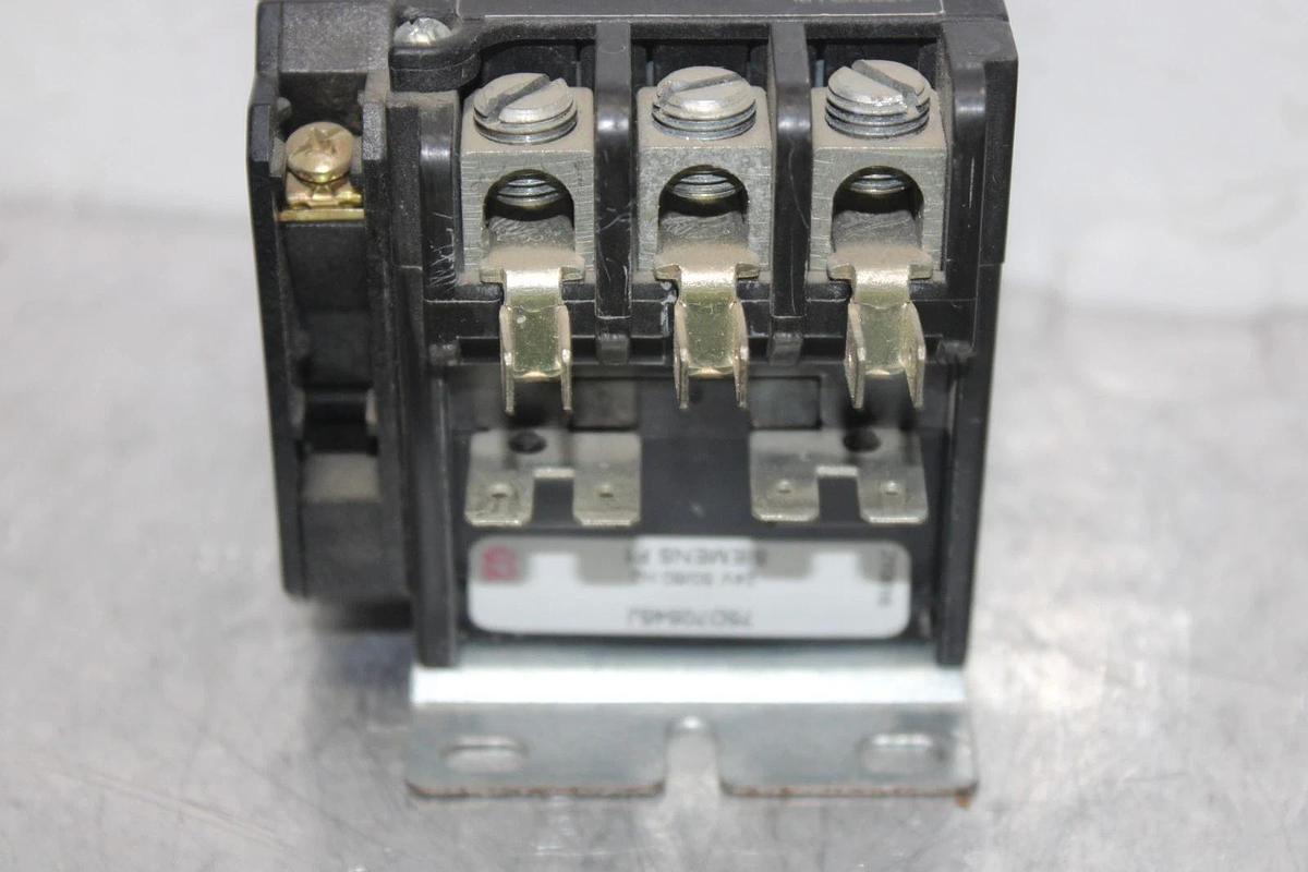 Used FURNAS CONTACTOR 42CF35AJBCE L38-579 600 VAC 40 AMP 20 HP COIL: 24 VOLT