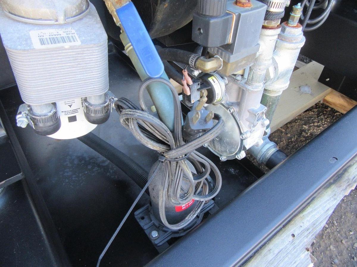 Used 35 KW GENERATOR GENERAC NATURAL GAS LP PROPANE 120/240 V 1 PH 30 KW 40KW 416 HRS