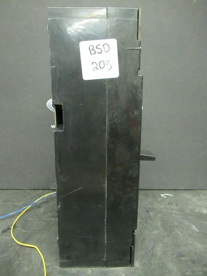 Used SQUARE D CIRCUIT BREAKER MHL368001212 600 VAC 800 AMP W/ AUX SWITCH