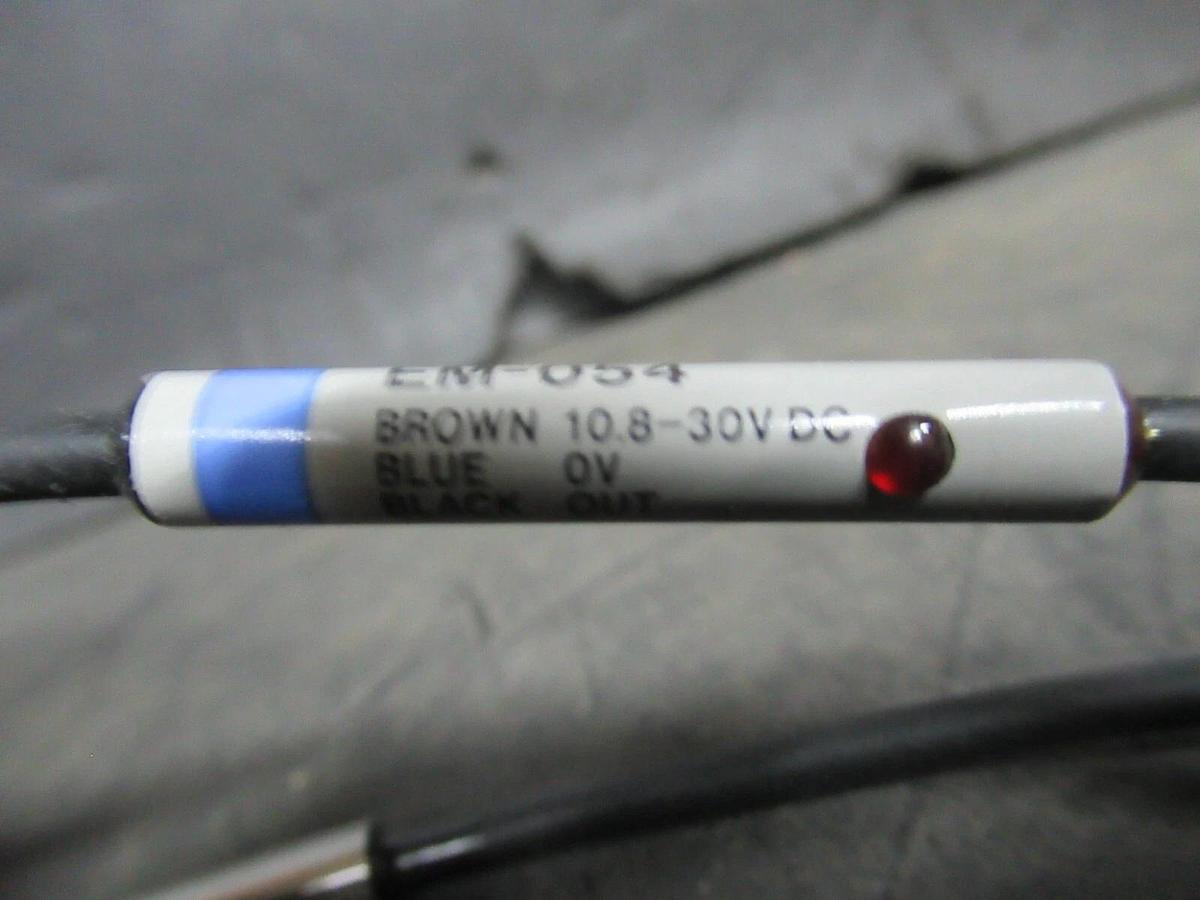 NEW IN BOX KEYENCE SHIELDED PROXIMITY SENSOR EM-054 10.8-30 VDC **WARRANTY**