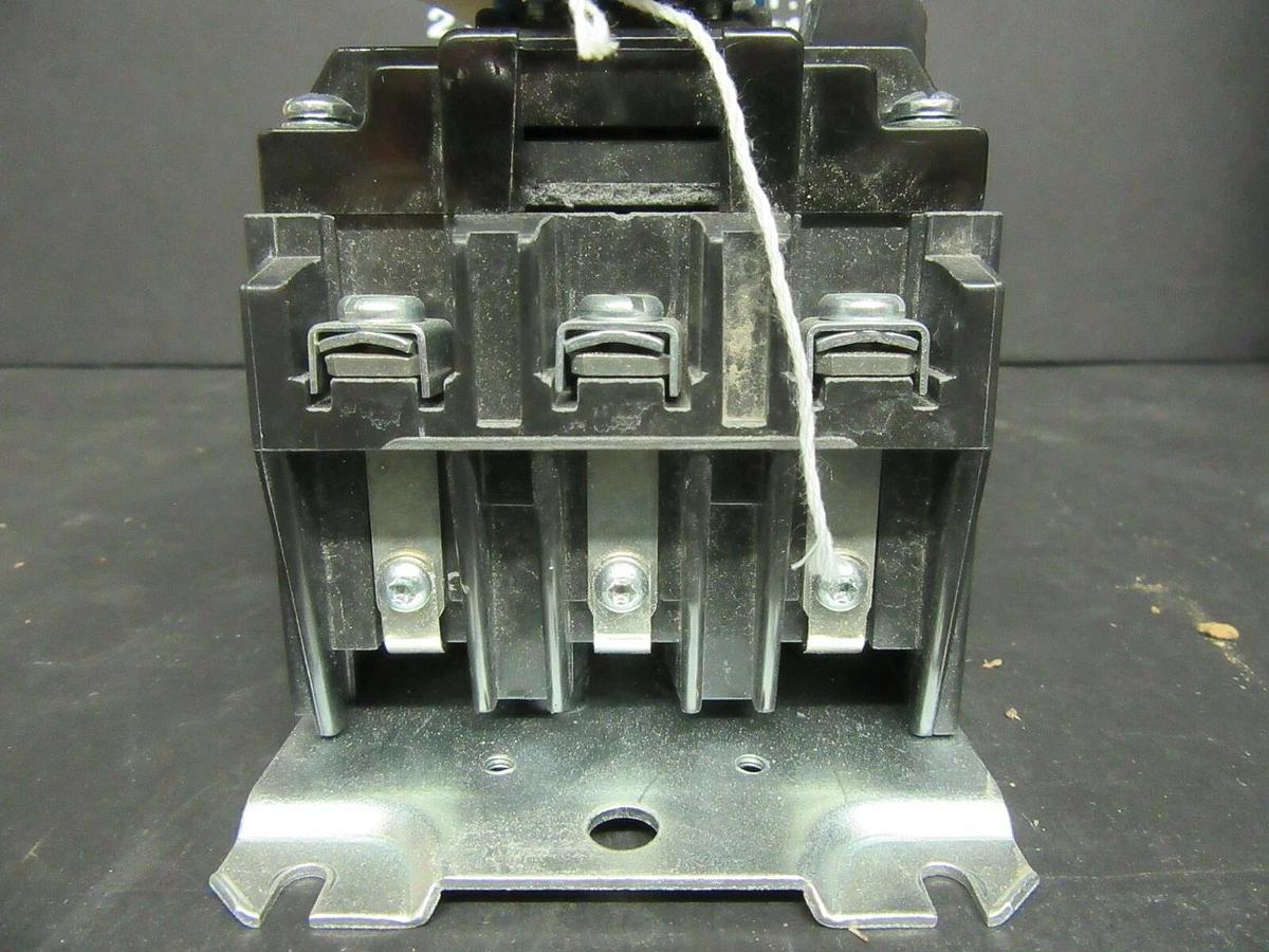 Used ALLEN BRADLEY CONTACTOR 500F-BOD930 SER. C NEMA: 1 10 HP 600 VAC COIL: 120 VAC