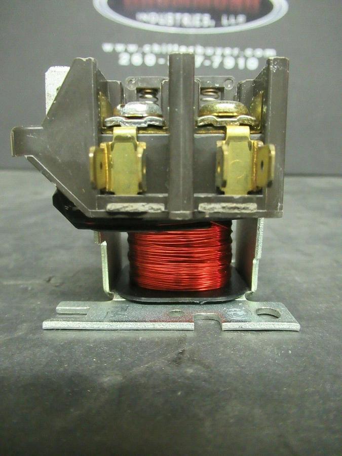 HONEYWELL CONTACTOR R8243 B 1013 30 AMP 48 AMP/RES 277 VAC 60 HP COIL: 24 V