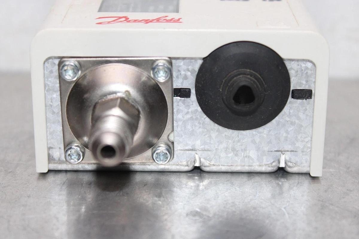 Used DANFOSS DIFFERENTIAL PRESSURE SWITCH X13200305-01 DWK4B06199 400 VAC 16 AMP