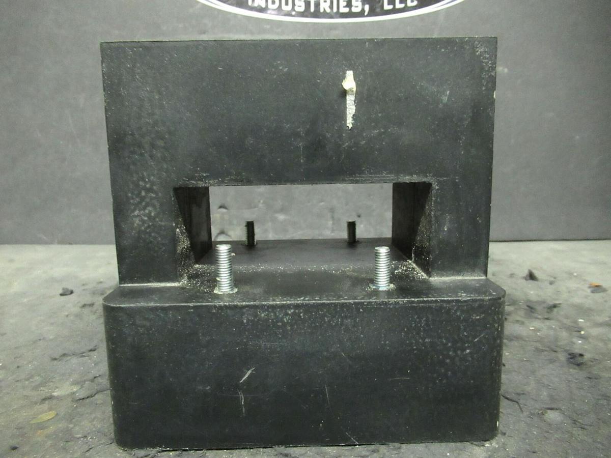 Used MERLIN GERIN NEUTRAL CURRENT SENSOR CT 685-518-A MASTERPACT TRIP 800 AMP 685518A