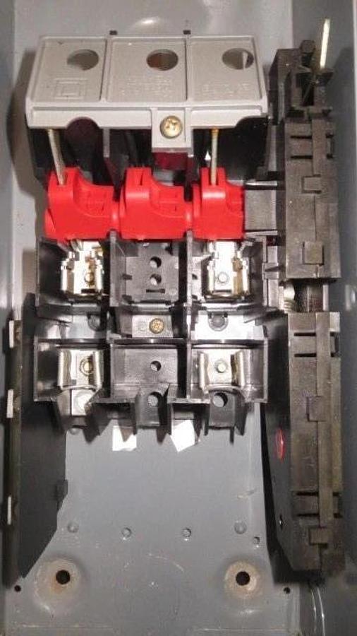 Used SQUARE D FUSIBLE DISCONNECT 30 AMPS 240 VOLTS H221NRB 2 POLE SAFETY SWITCH