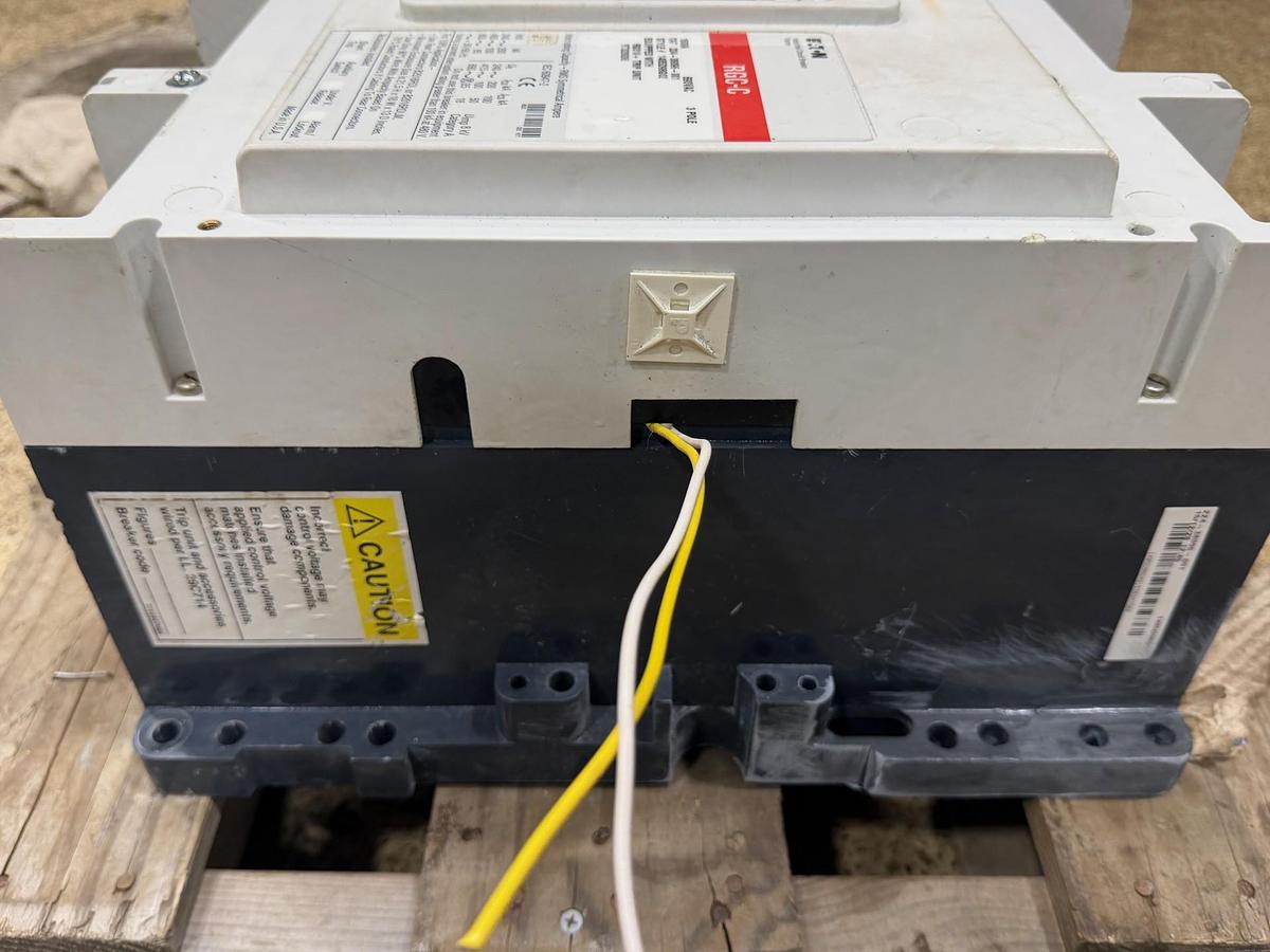Used CUTLER HAMMER CIRCUIT BREAKER 