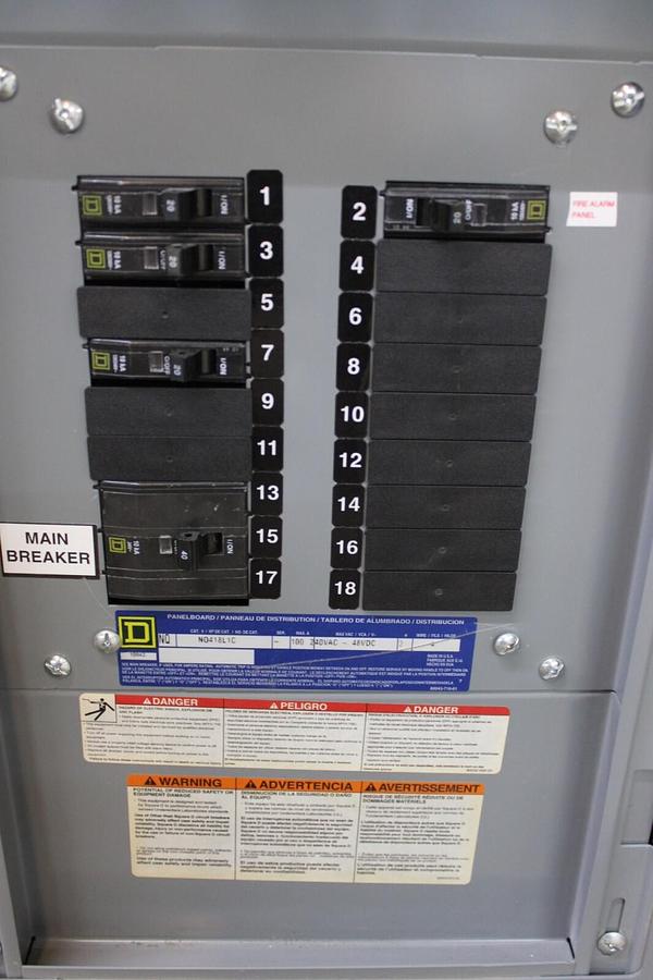 Used SQUARE D NQ SERVICE PANELBOARD MH26 NC26S 100A 240 VAC 3-PHASE