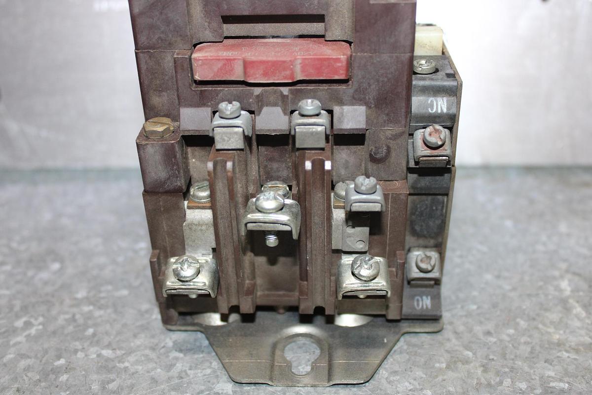 Used CUTLER HAMMER NEMA CONTACTOR C10DN3 SIZE 2 3-PHASE