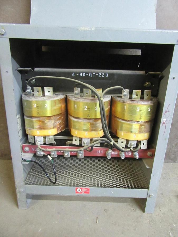 Used ITE TRANSFORMER T3H30S 30 KVA PRI: 208V SEC: 208Y/120 CLASS: AA 60 HZ