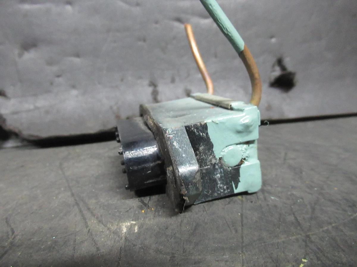 Used ROBERTSHAW / CARRIER OIL PRESSURE SWITCH LS10-1003 / HK06UB006 5 PSI