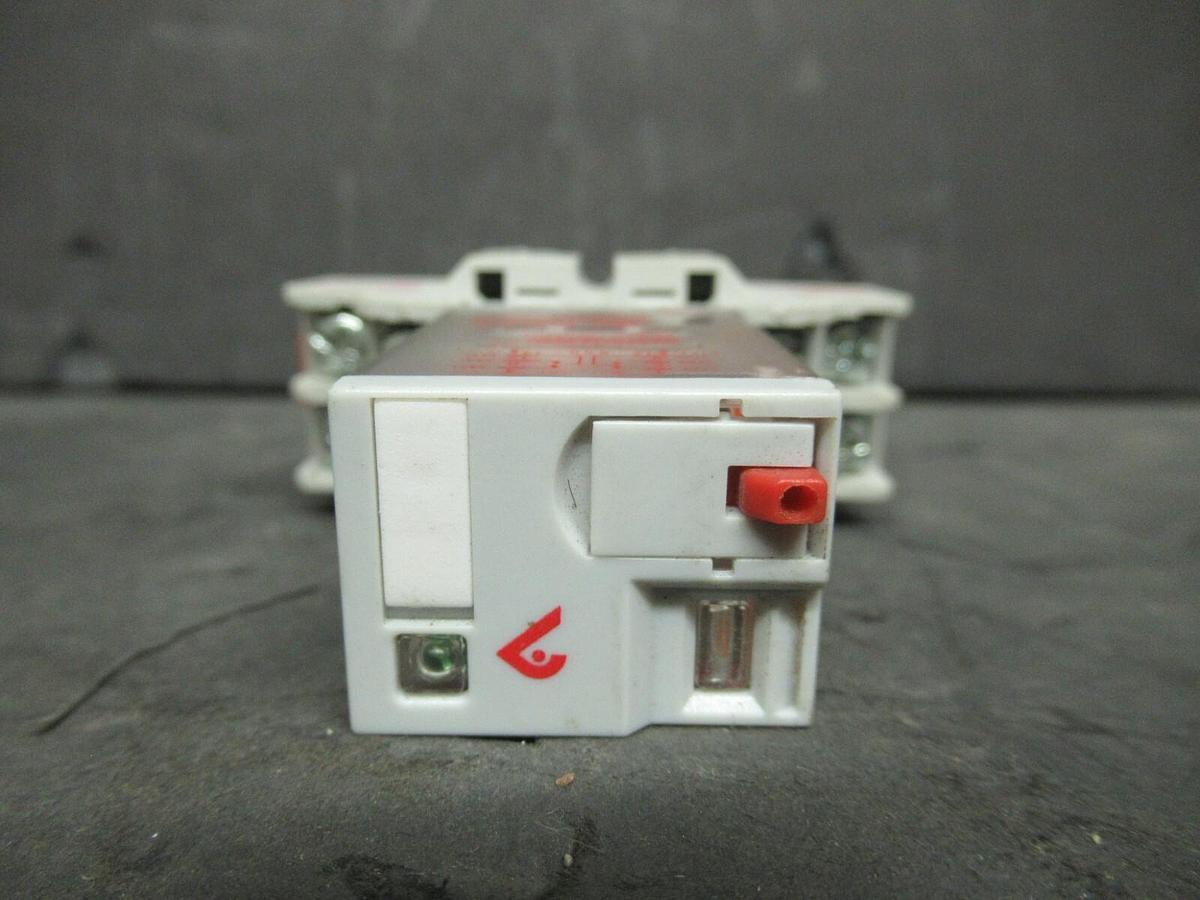Used VERIS RELAY VMD2B-F24A 24 VAC W/ BASE
