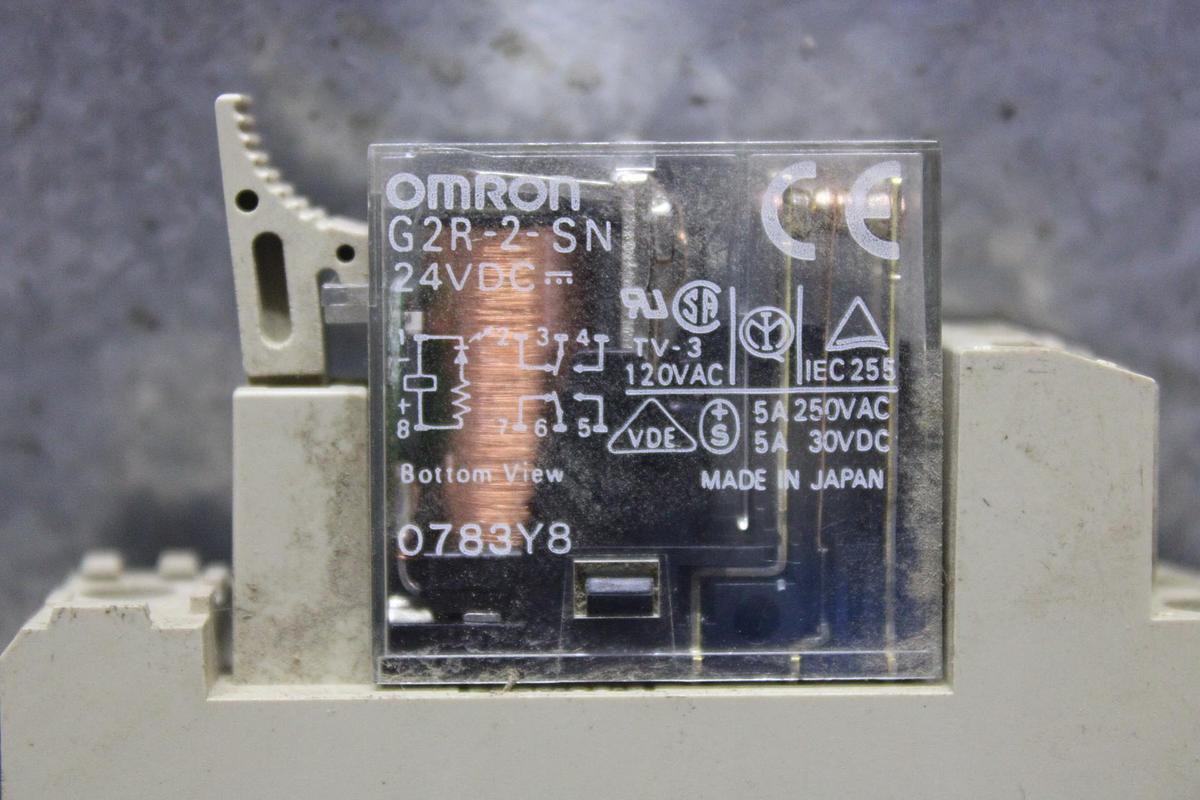 NEW SURPLUS OMRON POWER RELAY MKS2PI 250 VAC 10 AMP SINGLE PHASE W/ BASE