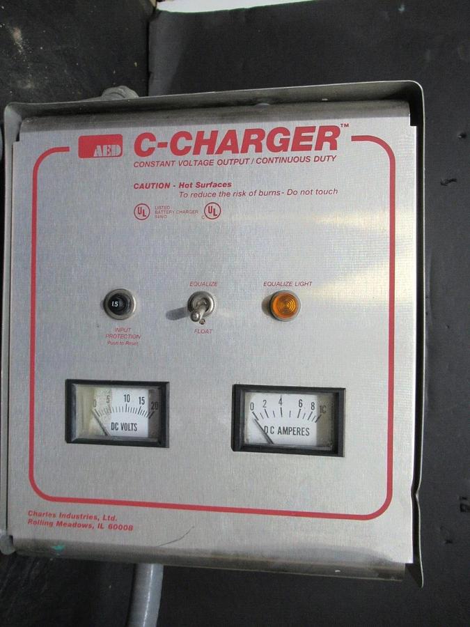 Used 12 VDC 6 AMP CHARLES BATTERY C-CHARGER INPUT: 1.5 AMPS 120 VAC AE1206 300 HOUR