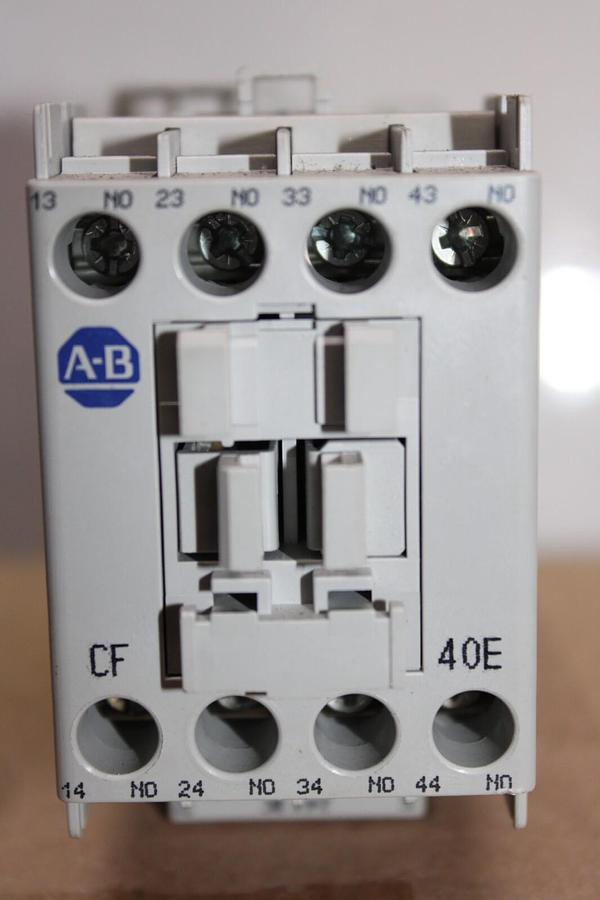 Used ALLEN BRADLEY CONTACTOR 700-CF400Z* 600 VAC 25 AMP 3-POLE COIL: 24 VDC