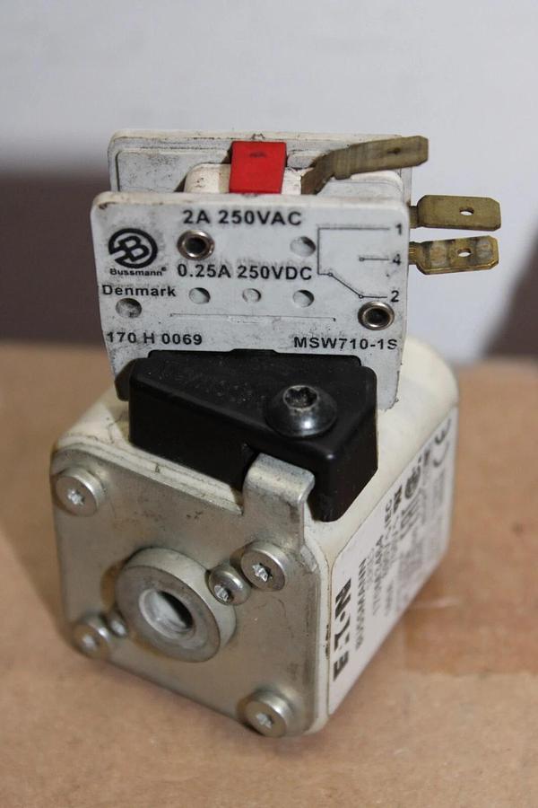 Used LOT OF 2 EATON BUSSMANN FUSE 170M3464 160 AMP 700 VAC **WARRANTY INCLUDED**