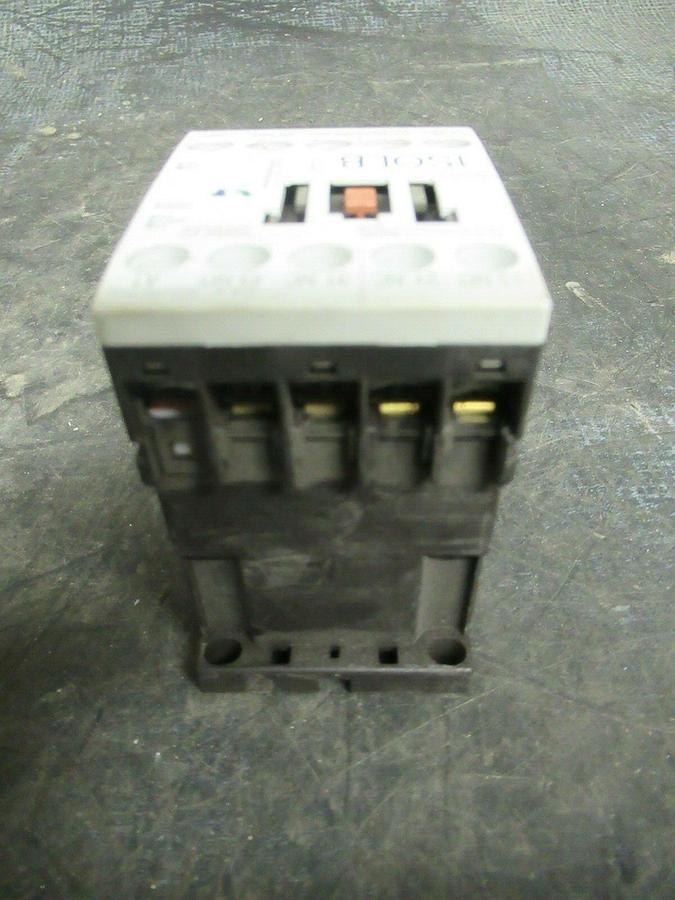Used 10 AMP SIEMENS CONTACTOR 3RH1122-1AB00 240 VAC 3 POLE **WARRANTY INCLUDED**