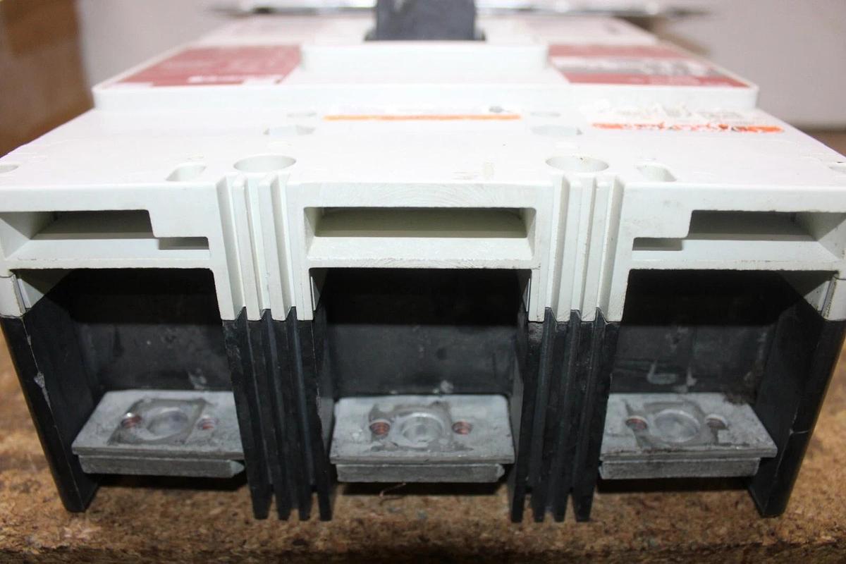 Used CUTLER-HAMMER MOLDED CASE SWITCH LD3600WK 3-POLE 600 AMP 600 VAC LD-K