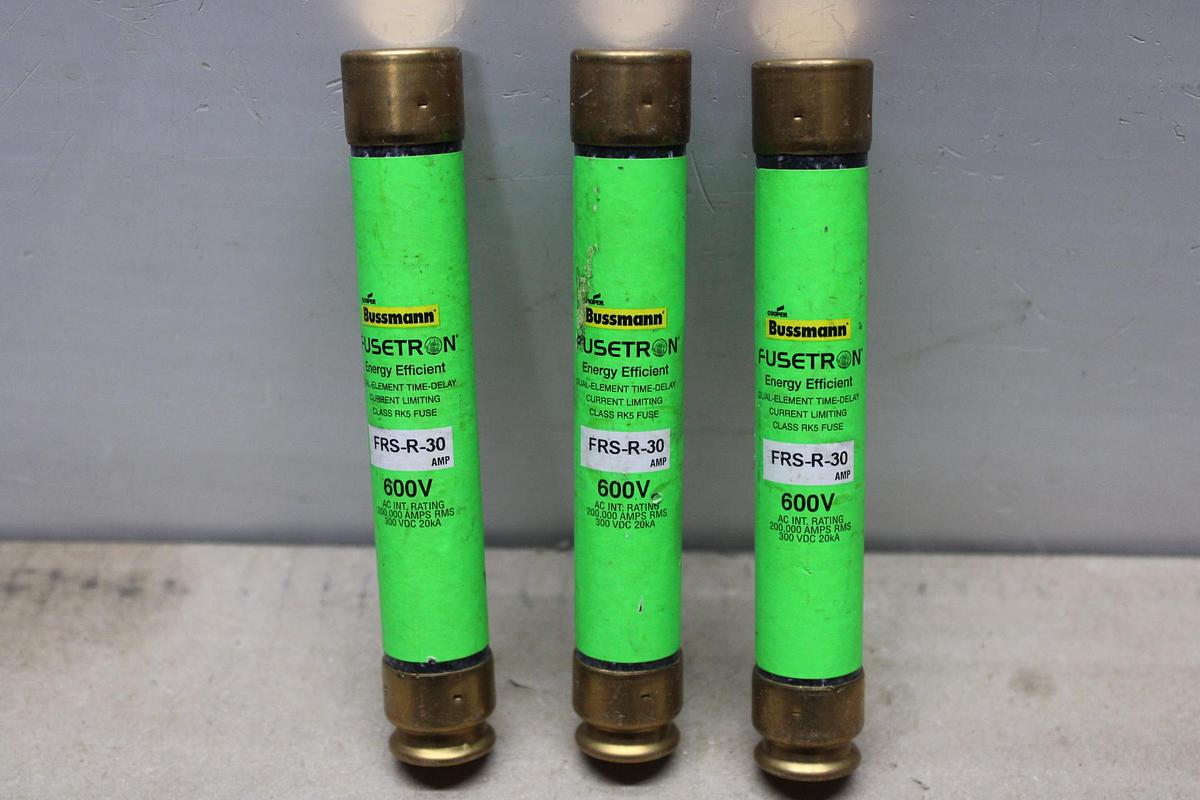 Used LOT OF 3 FUSETRON DUAL-ELEMENT FUSES FRS-R-8 8 AMP 600 VAC