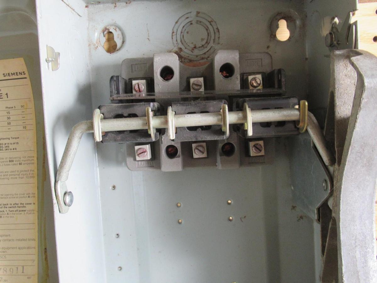 Used ITE DISCONNECT SAFETY SWITCH NF-352 600VAC 50HP 60A TYPE 1 **WARRANTY INCLUDED**