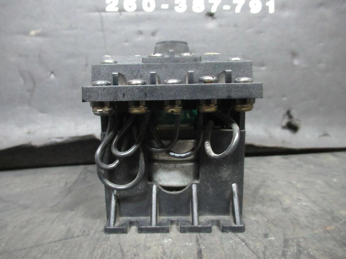 Used EAGLE SIGNAL TIME DELAY RELAY BRE9A6 0-30 MINUTES 120 VAC 10 AMP 1/3 HP