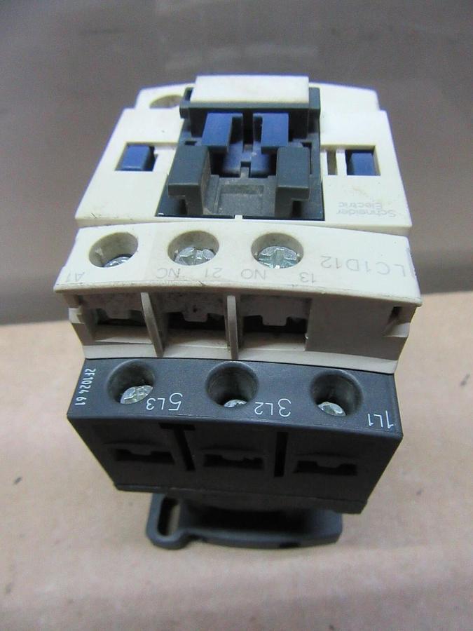 Used TELEMECANIQUE CONTACTOR LC1-D12 600 VOLT 25 AMP 10 HP COIL: 24 VOLT