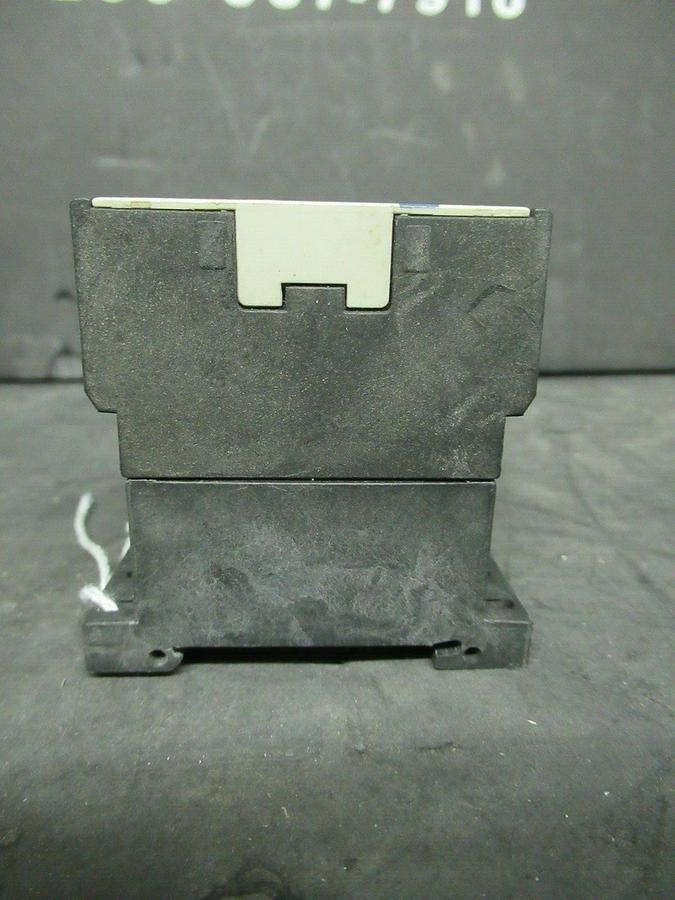 Used TELEMECANIQUE CONTACTOR LC1K0610B7 600 VAC 15 AMP 3 HP COIL: 120 VAC