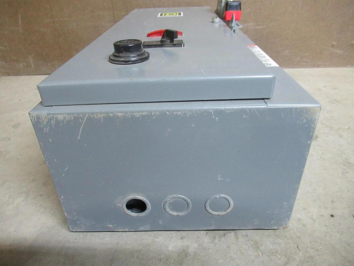 Used SQUARE D COMBINATION STARTER 8538SBG33C81CFF4P1TX11 TYPE 1 30 AMP 600 VAC 5 HP