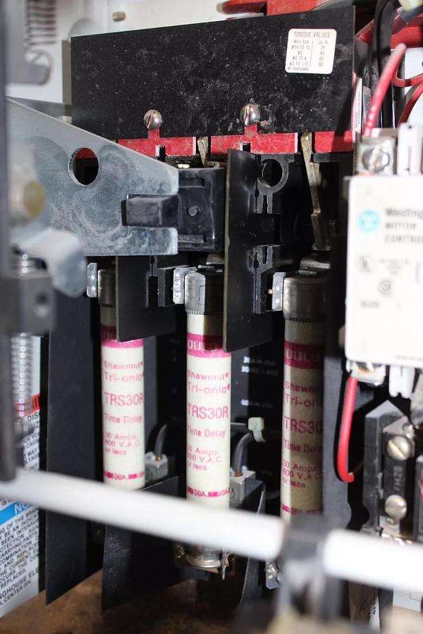 Used WESTINGHOUSE MCC MOTOR CONTROL BUCKET FREEDOM 2100 12" SIZE 1 CL75250